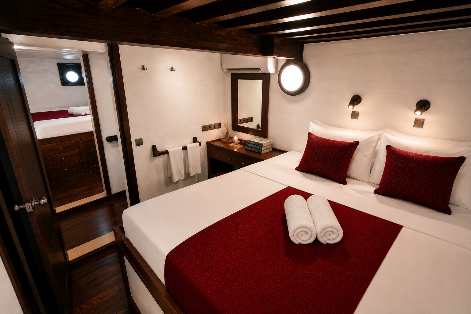 Lower Deck Double (king bed)
