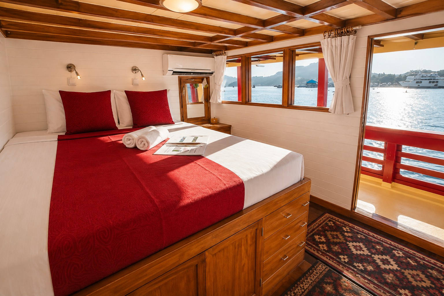 Upper Deck Double (king bed)