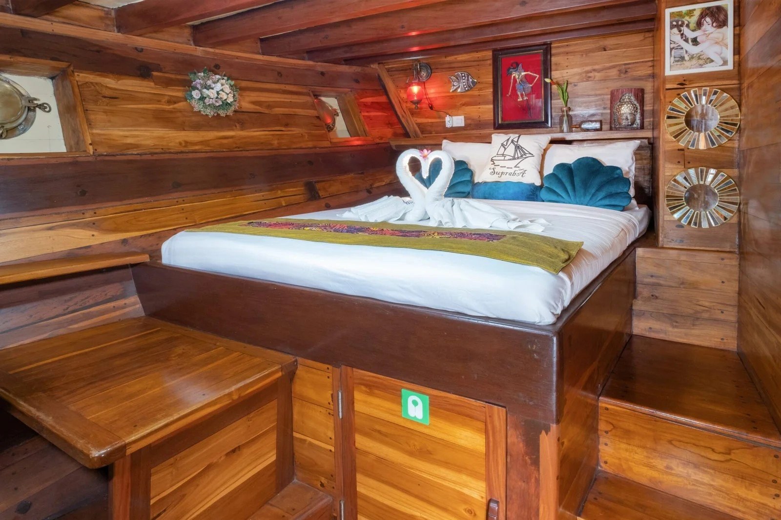Standard Cabin Arjuna (queen bed)